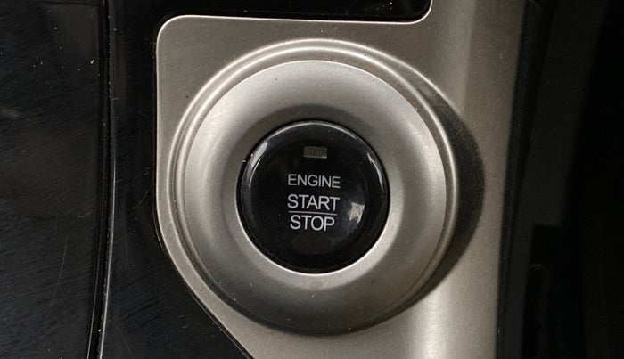 2019 Mahindra XUV500 W9, Diesel, Manual, 1,04,375 km, Keyless Start/ Stop Button