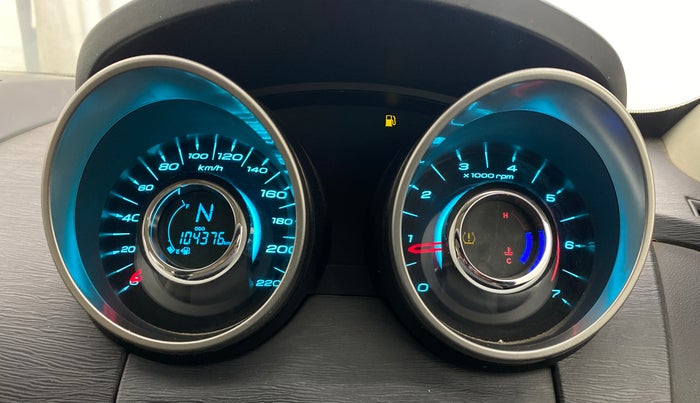 2019 Mahindra XUV500 W9, Diesel, Manual, 1,04,375 km, Odometer Image