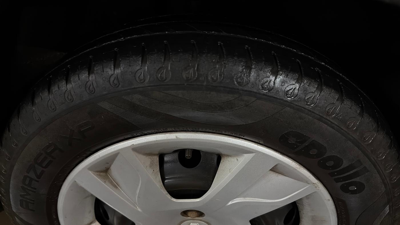 2021 Renault Kwid RXL, Petrol, Manual, 49,318 km, Right Front Tyre Tread