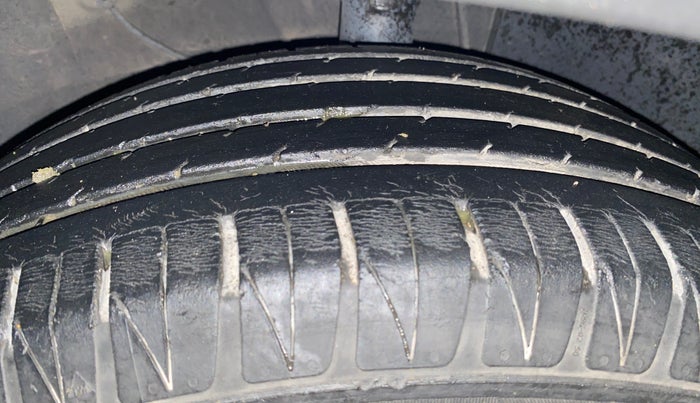 2021 KIA SONET HTK 1.2, Petrol, Manual, 17,470 km, Right Front Tyre Tread