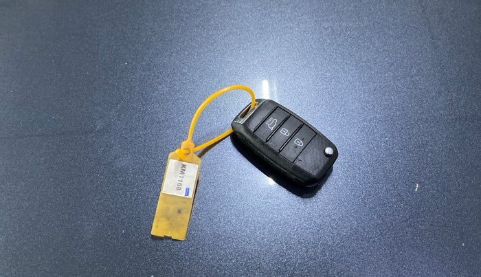 2021 KIA SONET HTK 1.2, Petrol, Manual, 17,470 km, Key Close Up