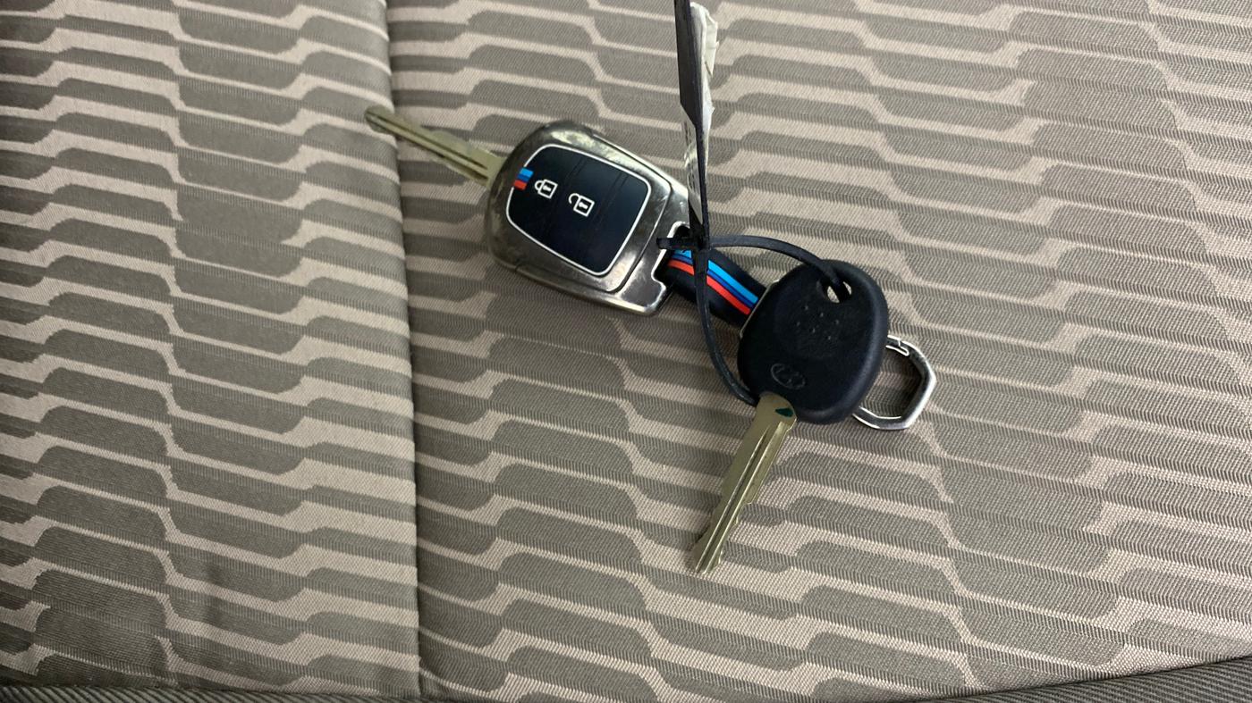 2019 Hyundai Xcent S 1.2, CNG, Manual, 1,18,243 km, Key Close Up