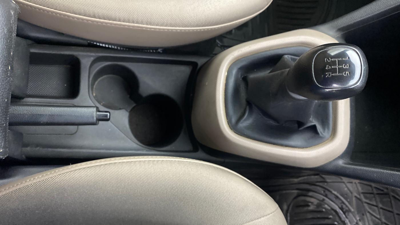 2019 Hyundai Xcent S 1.2, CNG, Manual, 1,18,243 km, Gear Lever