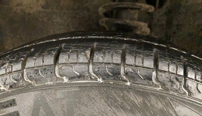 2015 Maruti Alto 800 VXI, Petrol, Manual, 24,719 km, Left Front Tyre Tread