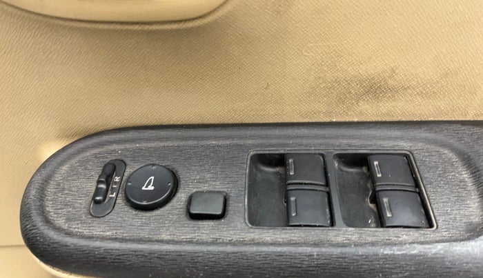2015 Honda Amaze 1.2L I-VTEC S, Petrol, Manual, 56,499 km, Driver Side Door Panels Control