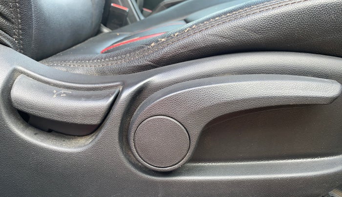 2015 Hyundai Creta SX PLUS AT 1.6 DIESEL, Diesel, Automatic, 60,636 km, Driver Side Adjustment Panel