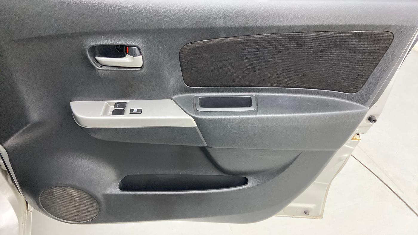 2012 Maruti Wagon R 1.0 LXI, Petrol, Manual, 70,384 km, Driver Side Door Panels Control