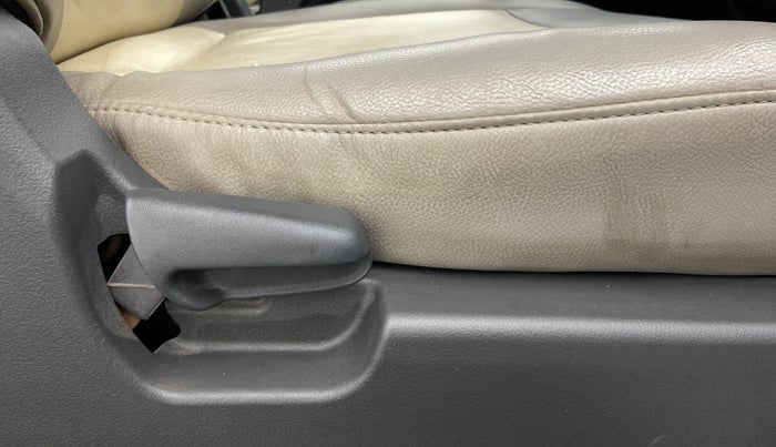 2012 Maruti Wagon R 1.0 LXI, Petrol, Manual, 70,384 km, Driver Side Adjustment Panel