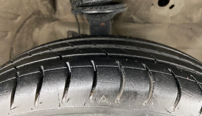 2012 Maruti Wagon R 1.0 LXI, Petrol, Manual, 70,384 km, Right Front Tyre Tread