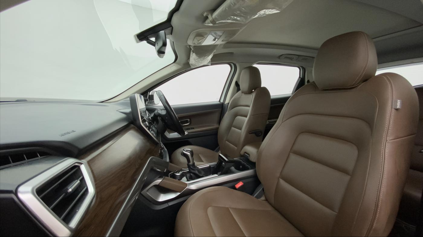 2021 Tata Harrier XZA PLUS 2.0L, Diesel, Automatic, 67,148 km, Right Side Front Door Cabin