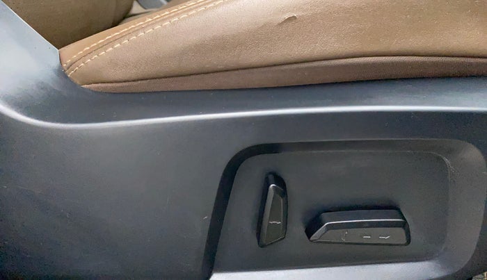 2021 Tata Harrier XZA PLUS 2.0L, Diesel, Automatic, 67,148 km, Driver Side Adjustment Panel