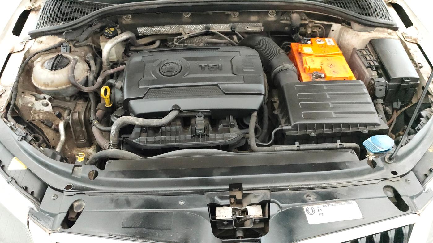 2015 Skoda Octavia ELEGANCE 1.8 TSI AT, Petrol, Automatic, 78,899 km, Engine View