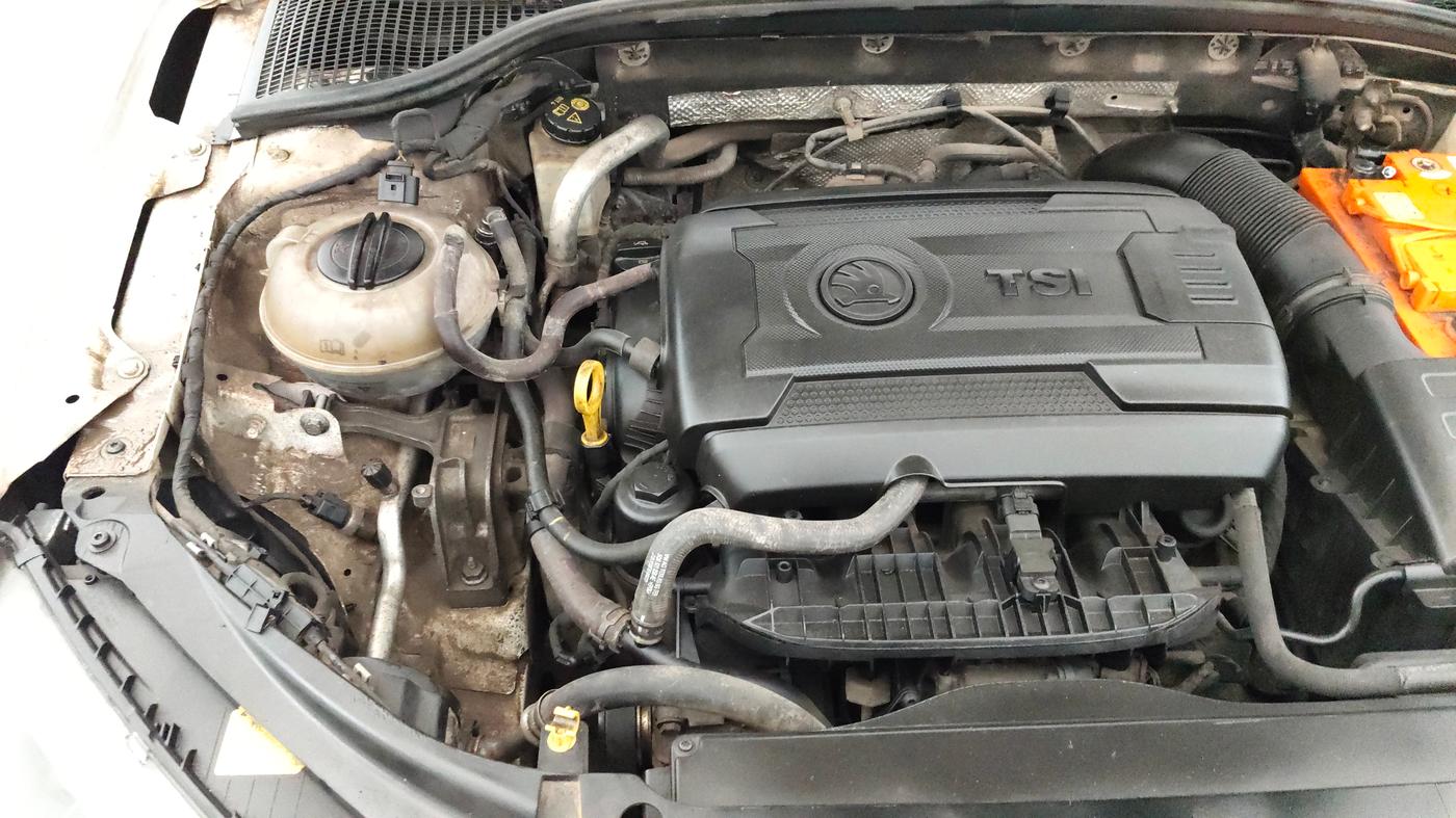2015 Skoda Octavia ELEGANCE 1.8 TSI AT, Petrol, Automatic, 78,899 km, Engine View - Right