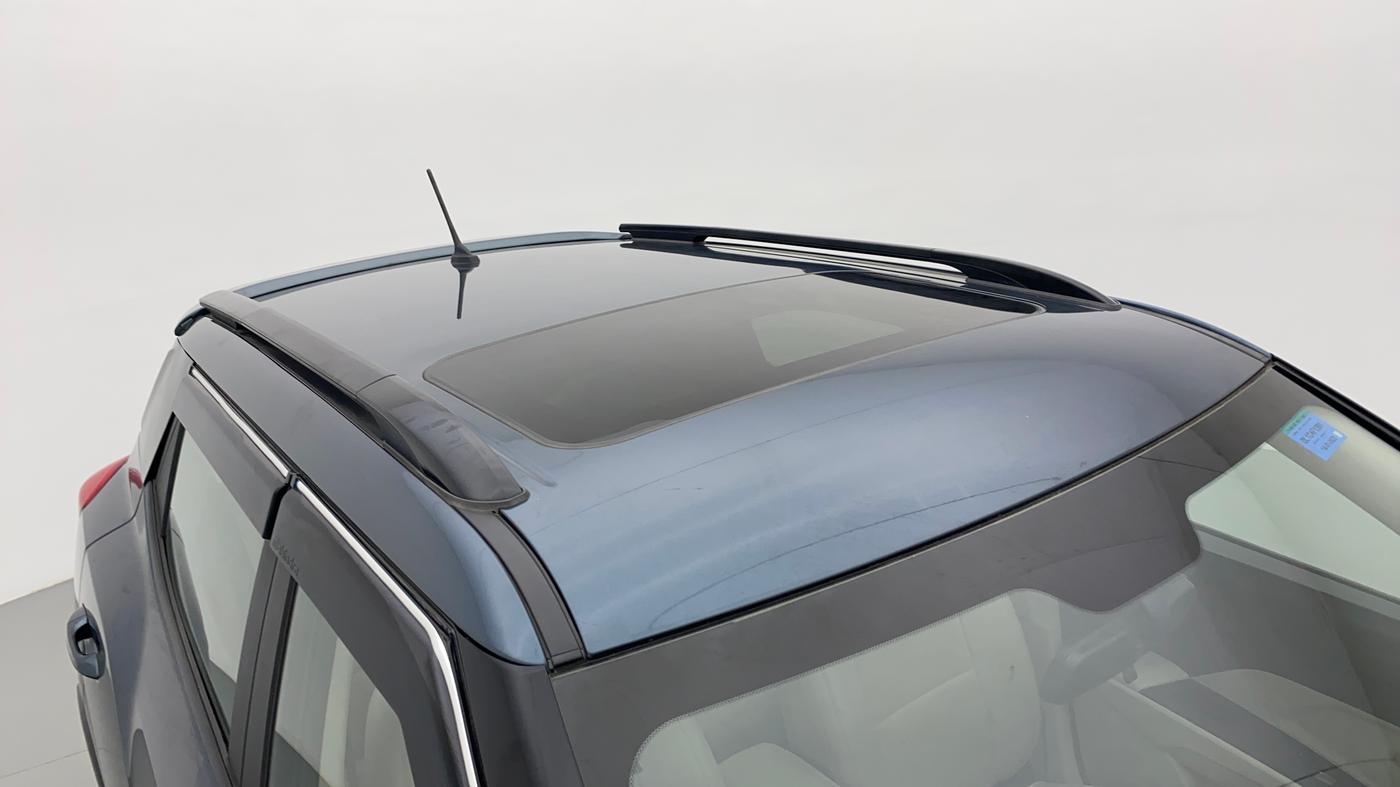 2021 Mahindra XUV300 1.2 W6 AT, Petrol, Automatic, 22,757 km, Roof