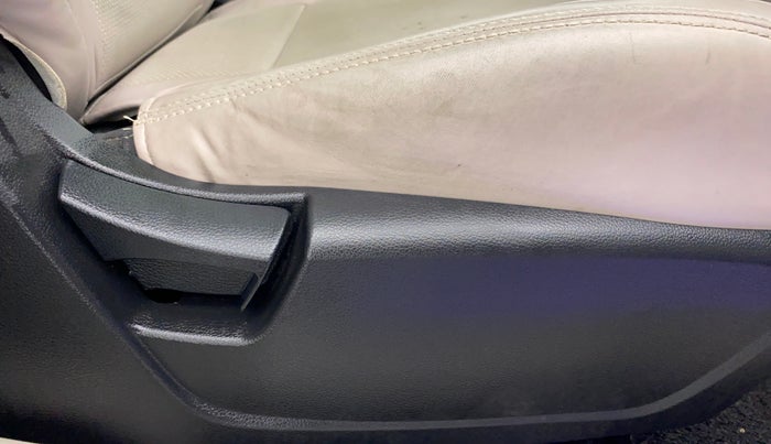 2021 Mahindra XUV300 1.2 W6 AT, Petrol, Automatic, 22,757 km, Driver Side Adjustment Panel