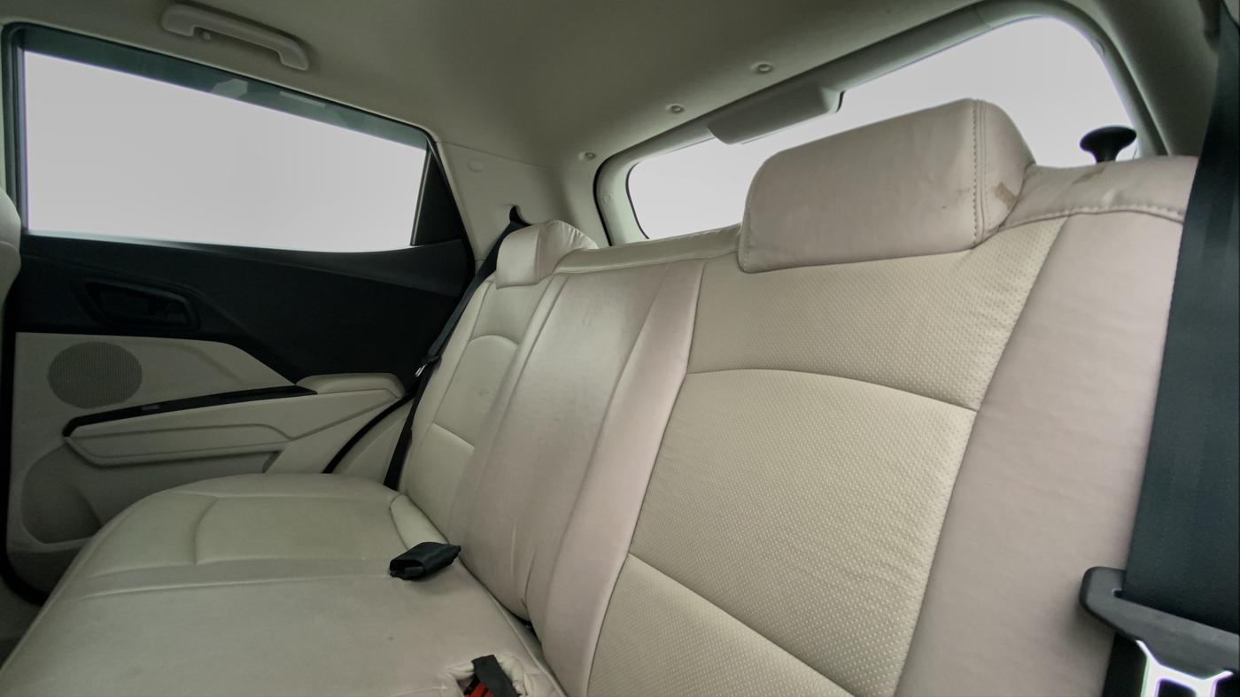 2021 Mahindra XUV300 1.2 W6 AT, Petrol, Automatic, 22,757 km, Right Side Rear Door Cabin