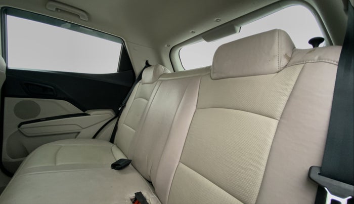 2021 Mahindra XUV300 1.2 W6 AT, Petrol, Automatic, 22,757 km, Right Side Rear Door Cabin