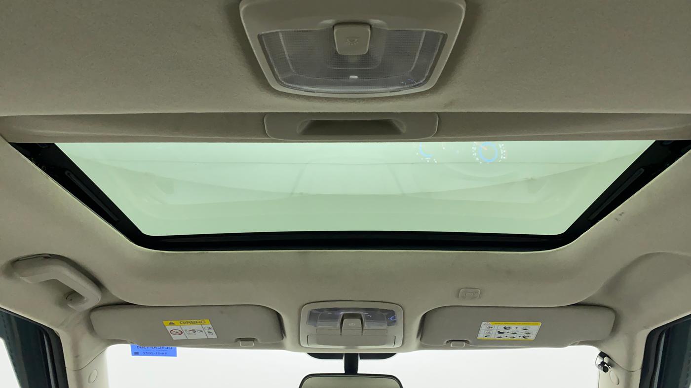 2021 Mahindra XUV300 1.2 W6 AT, Petrol, Automatic, 22,757 km, Moonroof/ Sunroof