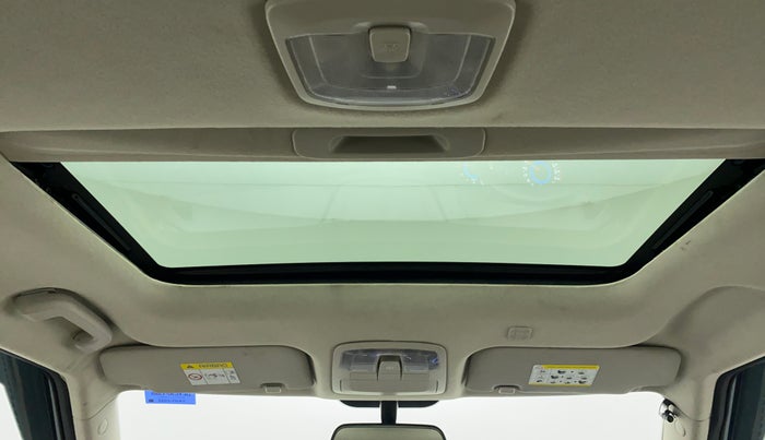 2021 Mahindra XUV300 1.2 W6 AT, Petrol, Automatic, 22,757 km, Moonroof/ Sunroof