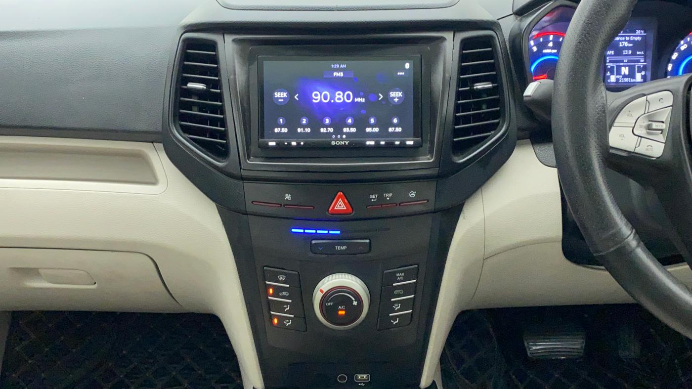 2021 Mahindra XUV300 1.2 W6 AT, Petrol, Automatic, 22,757 km, Air Conditioner