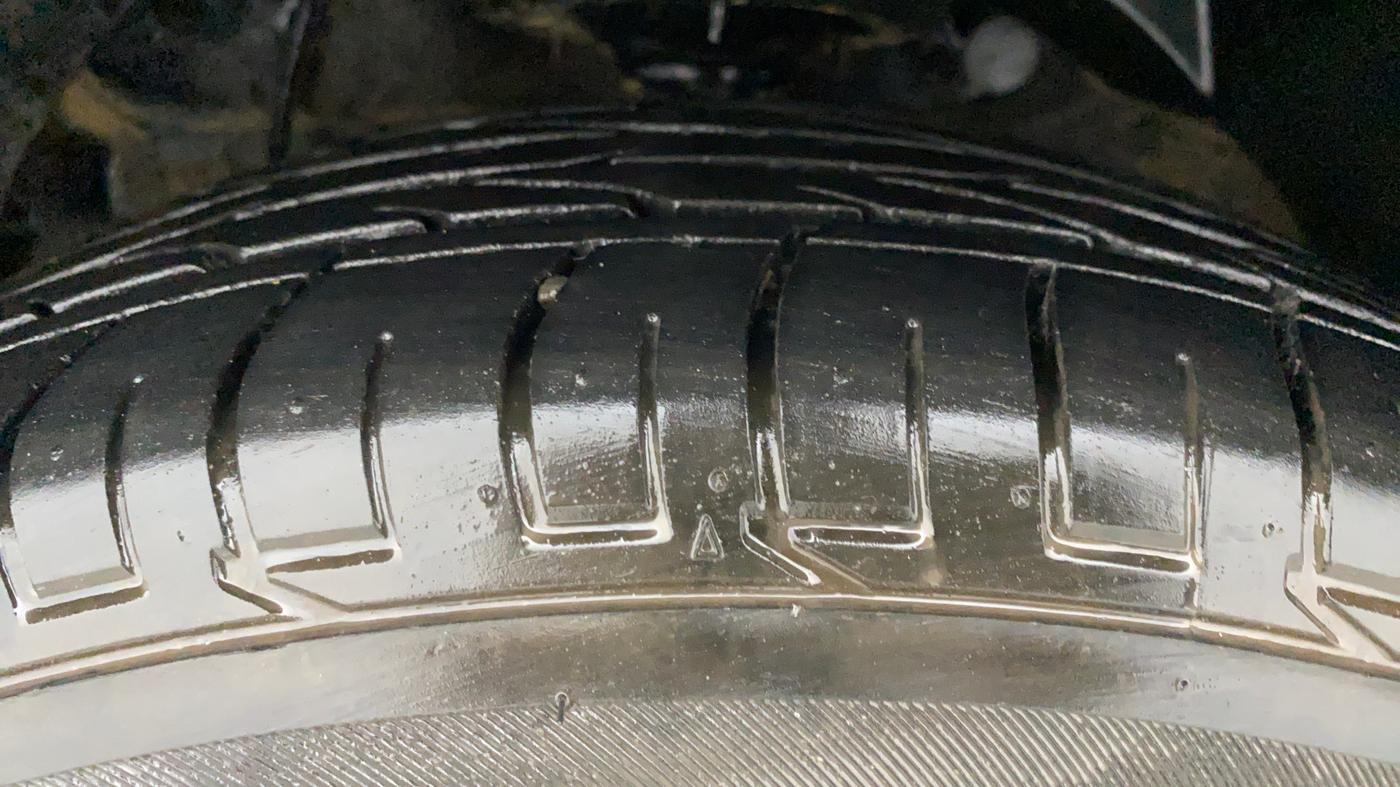 2021 Mahindra XUV300 1.2 W6 AT, Petrol, Automatic, 22,757 km, Left Front Tyre Tread
