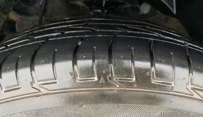 2021 Mahindra XUV300 1.2 W6 AT, Petrol, Automatic, 22,757 km, Left Front Tyre Tread