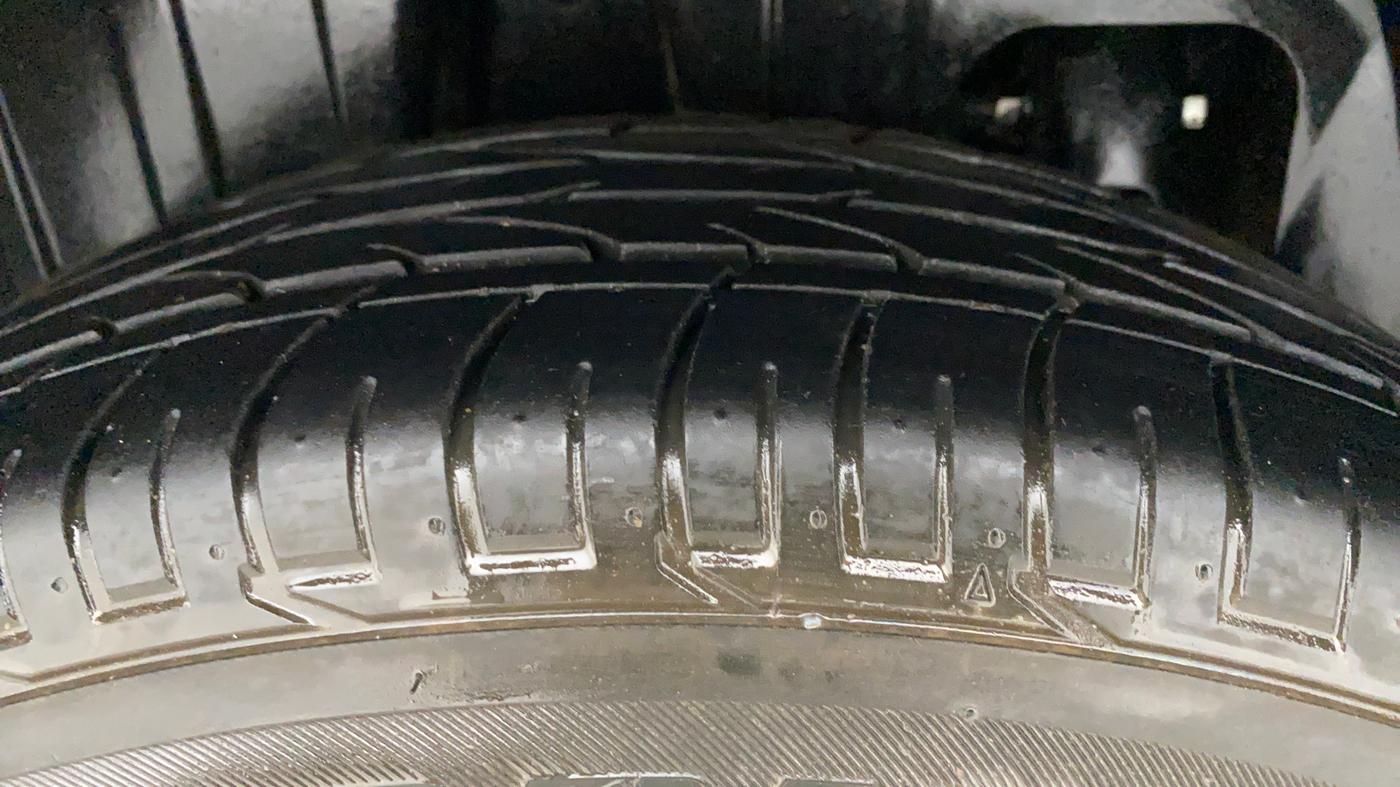2021 Mahindra XUV300 1.2 W6 AT, Petrol, Automatic, 22,757 km, Right Rear Tyre Tread