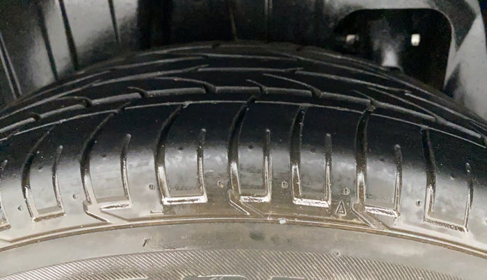 2021 Mahindra XUV300 1.2 W6 AT, Petrol, Automatic, 22,757 km, Right Rear Tyre Tread