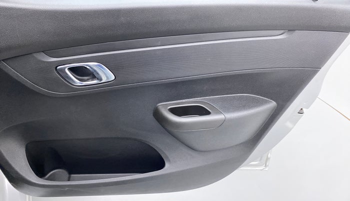 2019 Renault Kwid RXT 1.0 EASY-R AT OPTION, Petrol, Automatic, 556 km, Driver Side Door Panels Control