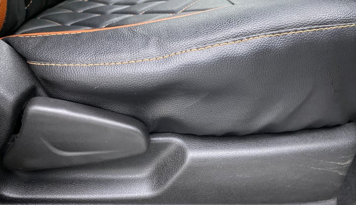 2019 Renault Kwid RXT 1.0 EASY-R AT OPTION, Petrol, Automatic, 556 km, Driver Side Adjustment Panel