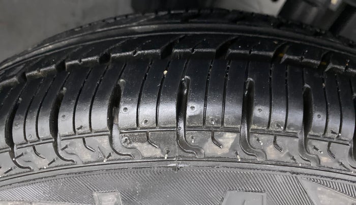 2019 Renault Kwid RXT 1.0 EASY-R AT OPTION, Petrol, Automatic, 556 km, Right Front Tyre Tread