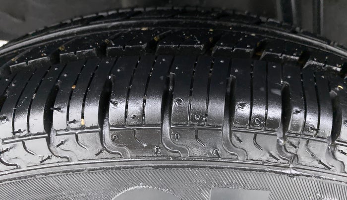 2019 Renault Kwid RXT 1.0 EASY-R AT OPTION, Petrol, Automatic, 556 km, Right Rear Tyre Tread