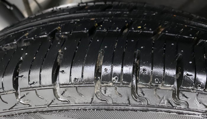 2019 Renault Kwid RXT 1.0 EASY-R AT OPTION, Petrol, Automatic, 556 km, Left Rear Tyre Tread