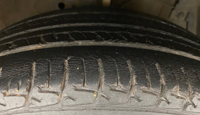 2013 Maruti Ertiga ZXI, Petrol, Manual, 50,958 km, Right Front Tyre Tread