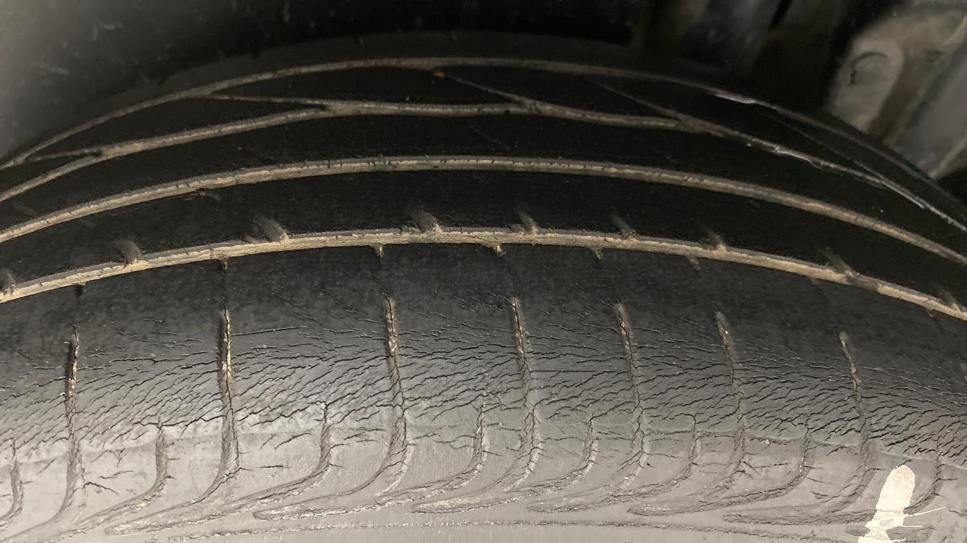 2013 Maruti Ertiga ZXI, Petrol, Manual, 50,958 km, Left Rear Tyre Tread