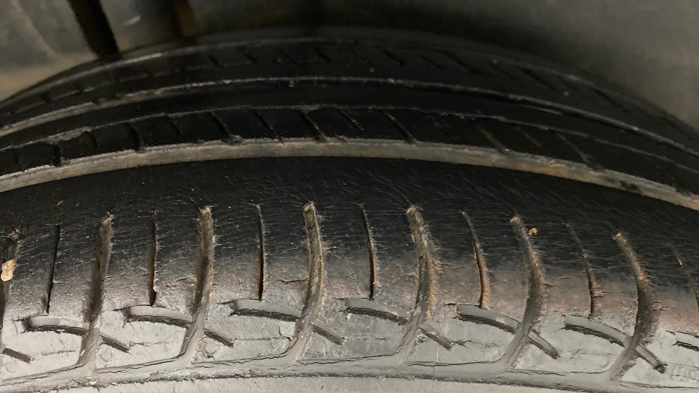2013 Maruti Ertiga ZXI, Petrol, Manual, 50,958 km, Right Rear Tyre Tread