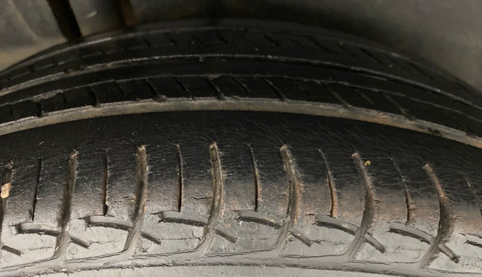 2013 Maruti Ertiga ZXI, Petrol, Manual, 50,958 km, Right Rear Tyre Tread