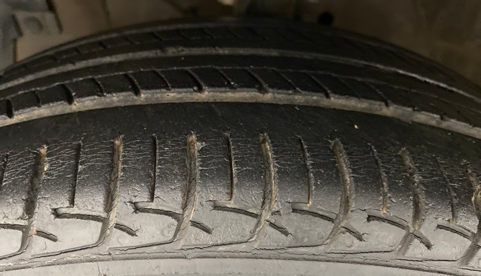 2013 Maruti Ertiga ZXI, Petrol, Manual, 50,958 km, Left Front Tyre Tread