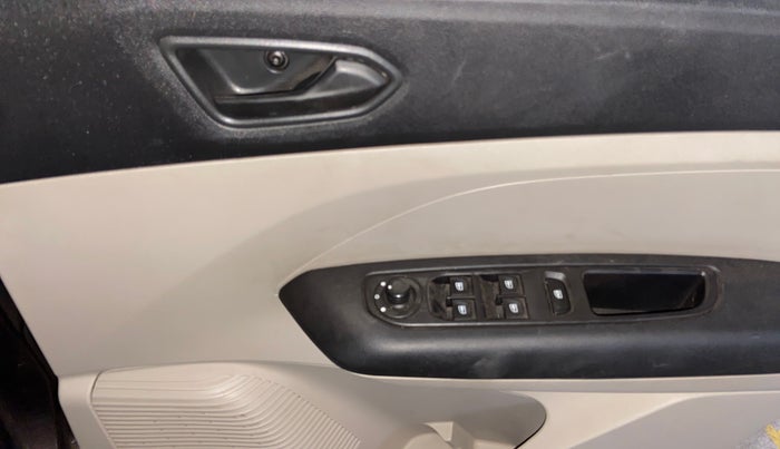 2022 Renault TRIBER RXT AMT, Petrol, Automatic, 44,102 km, Driver Side Door Panels Control