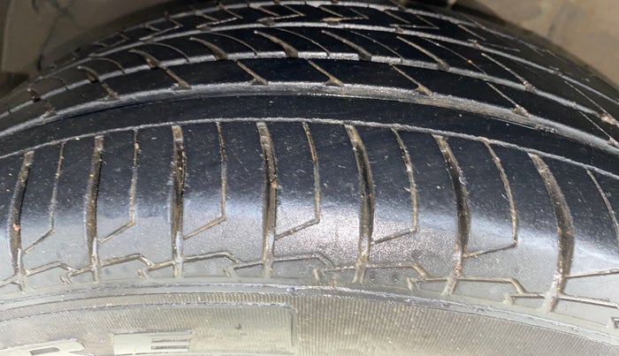 2017 Maruti Baleno ALPHA PETROL 1.2, Petrol, Manual, 51,938 km, Left Front Tyre Tread