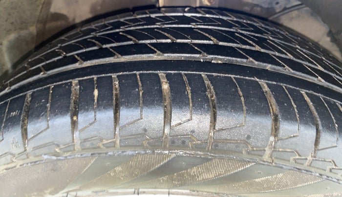2017 Maruti Baleno ALPHA PETROL 1.2, Petrol, Manual, 51,938 km, Right Front Tyre Tread