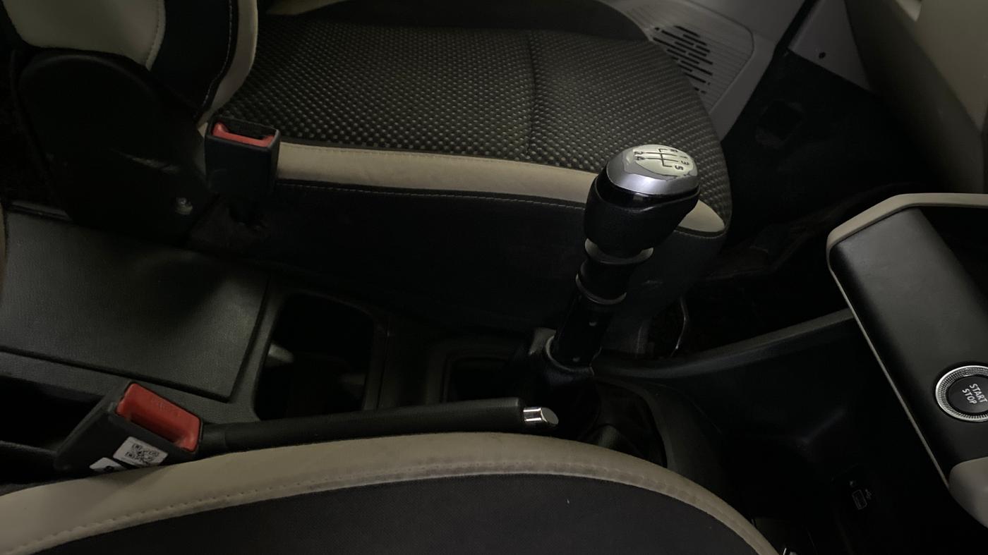2021 Renault TRIBER RXZ, Petrol, Manual, 43,583 km, Gear Lever