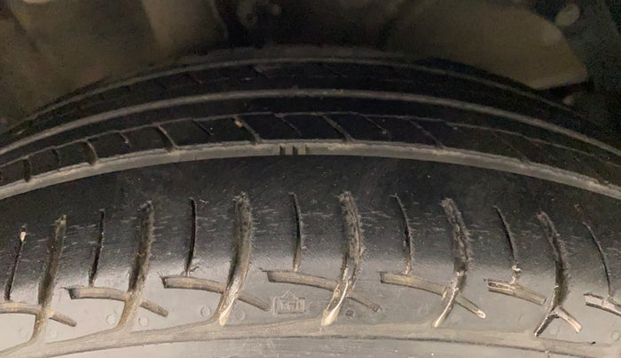 2017 Maruti Baleno DELTA CVT PETROL 1.2, Petrol, Automatic, 40,733 km, Right Front Tyre Tread