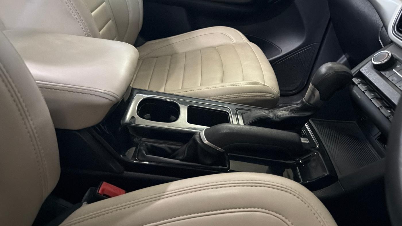 2022 Mahindra XUV700 AX 5 P AT 5 STR, Petrol, Automatic, 53,521 km, Gear Lever