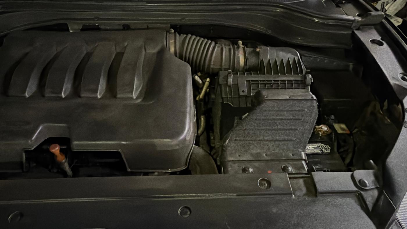 2022 Mahindra XUV700 AX 5 P AT 5 STR, Petrol, Automatic, 53,521 km, Engine View - Left