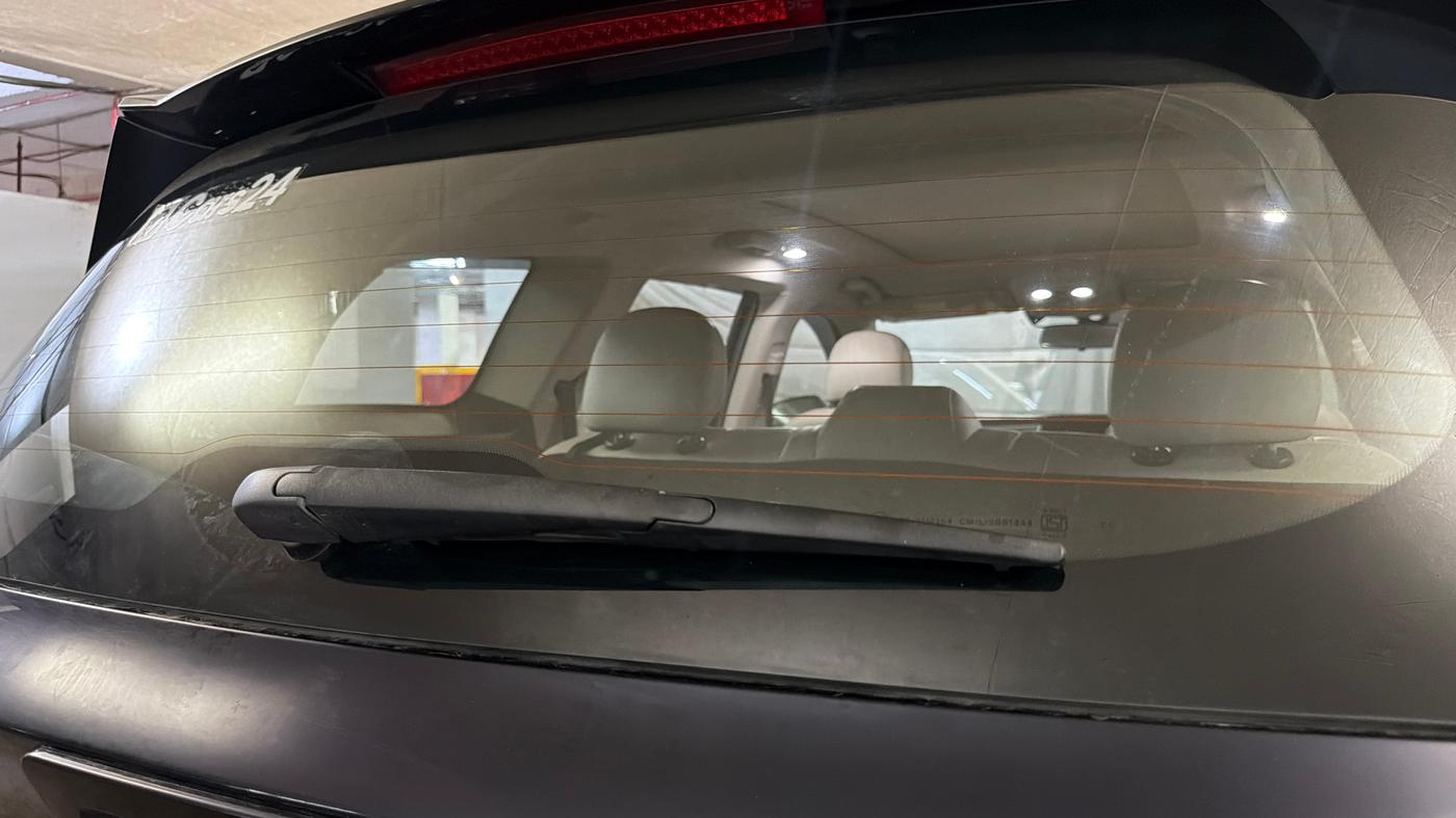 2022 Mahindra XUV700 AX 5 P AT 5 STR, Petrol, Automatic, 53,521 km, Rear Wiper