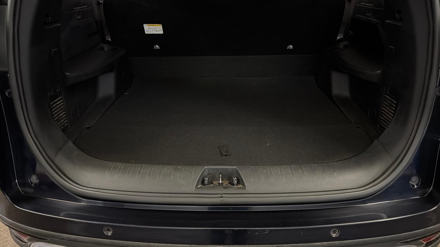 2022 Mahindra XUV700 AX 5 P AT 5 STR, Petrol, Automatic, 53,521 km, Boot Inside