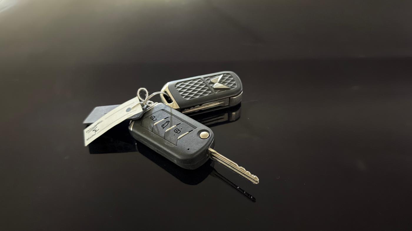2022 Mahindra XUV700 AX 5 P AT 5 STR, Petrol, Automatic, 53,521 km, Key Close Up
