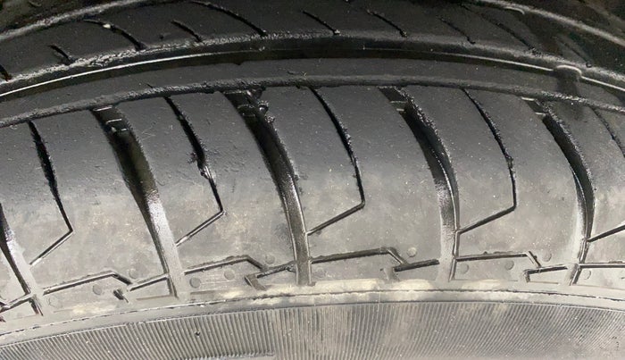 2023 Maruti Swift LXI, Petrol, Manual, 16,203 km, Right Front Tyre Tread