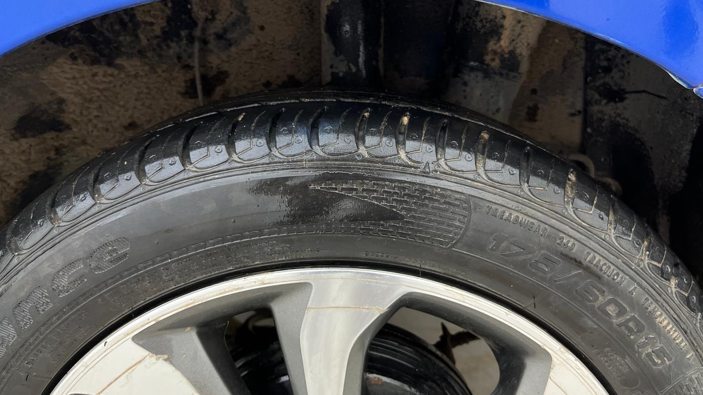 2015 Hyundai Xcent SX AT 1.2 (O), Petrol, Automatic, 63,320 km, Left Rear Tyre Tread